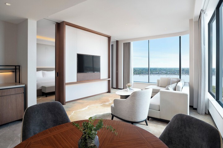 Room 38 of 100