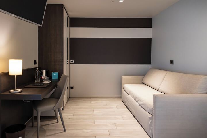 Room 26 of 86