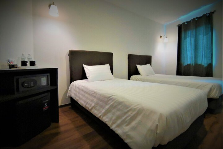 Room 16 of 46