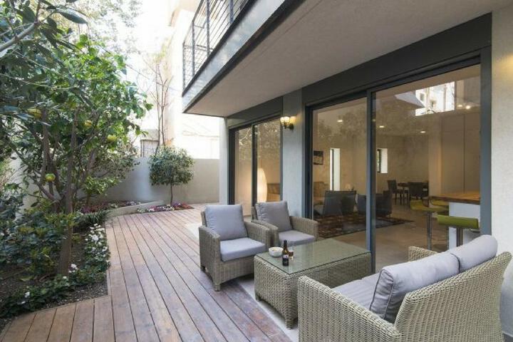 Amazing 2 BR by the beach