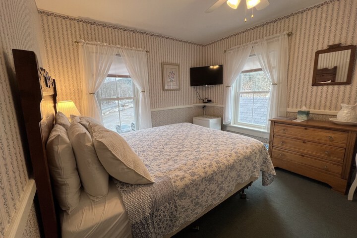 Room 27 of 86
