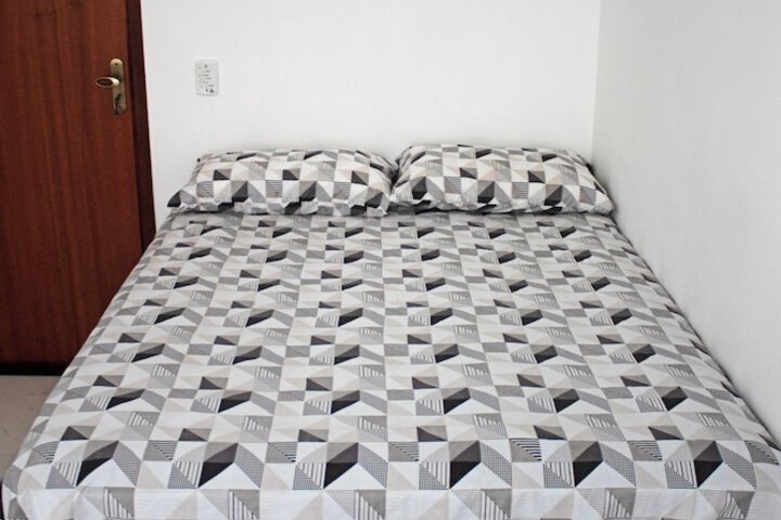 Room 2 of 32