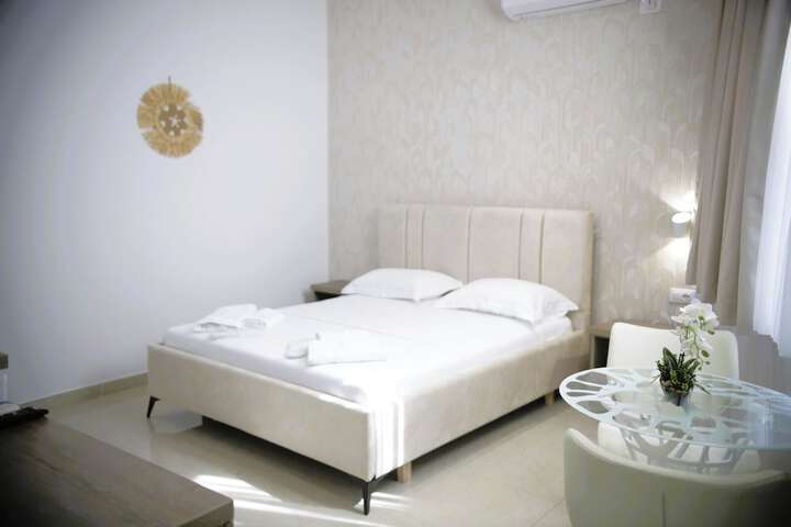 Room 8 of 68