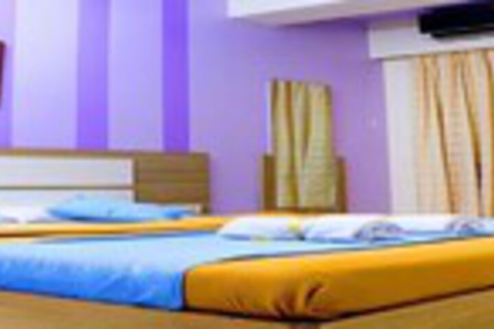 ROOM MAANGTA 211 at THANE WEST