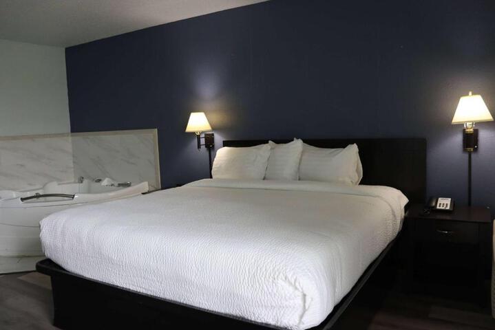 1 King Bed (7 of 21)