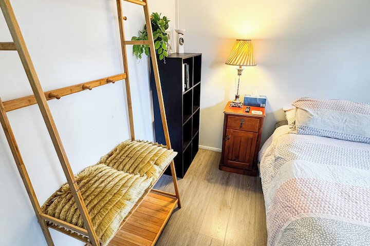 Room 4 of 28