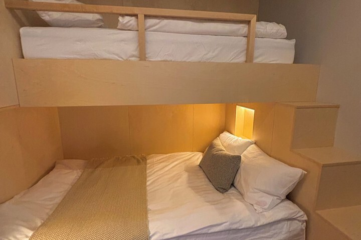 Room 11 of 32