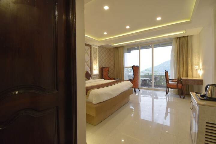 Room 63 of 111