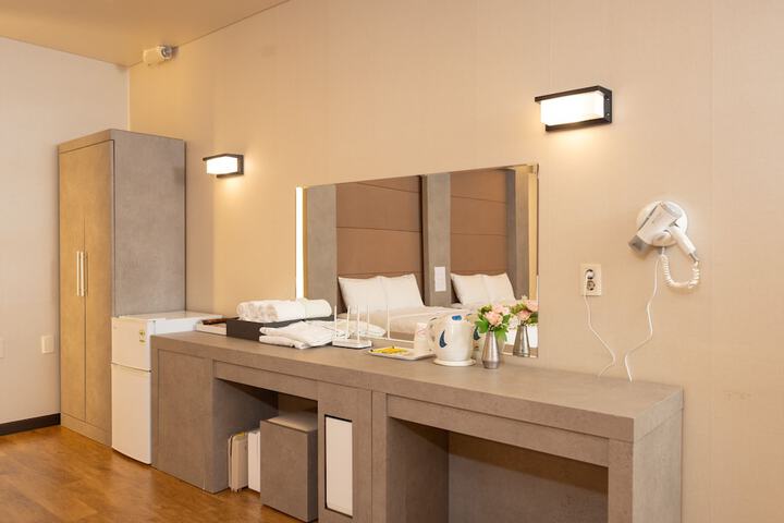 Room 18 of 23