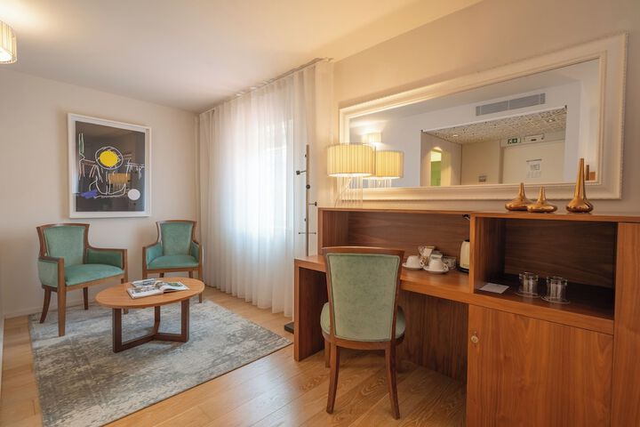 Room 12 of 51