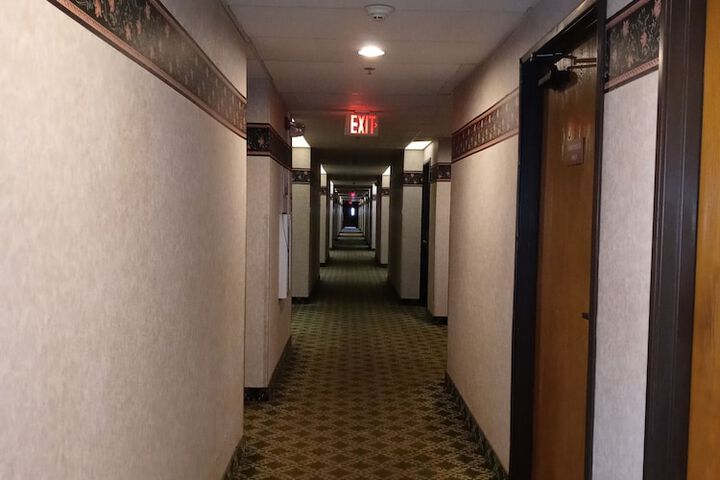 Ballroom/Hall 21 of 30