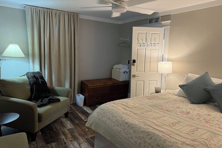 Room 4 of 35