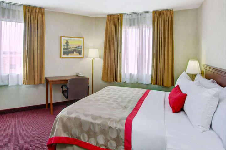 1 King Bed (2 of 10)