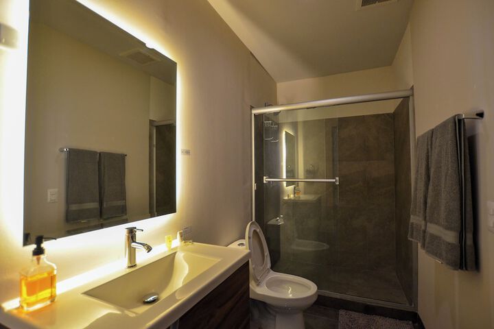 Room 185 of 233