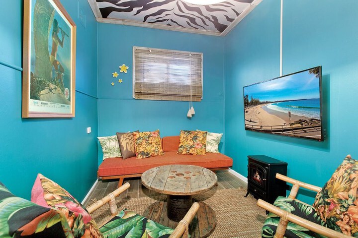 Lounge 40 of 73