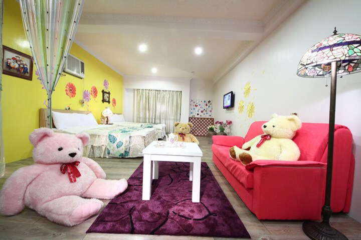 Room 7 of 18