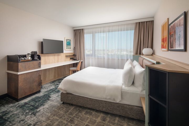 Room 34 of 97
