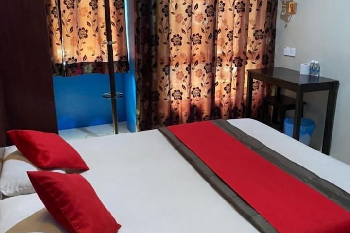 Room 4 of 18