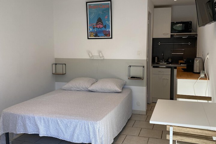 Room 3 of 48