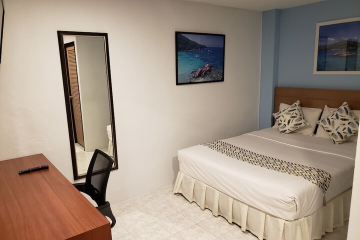 Room 3 of 70