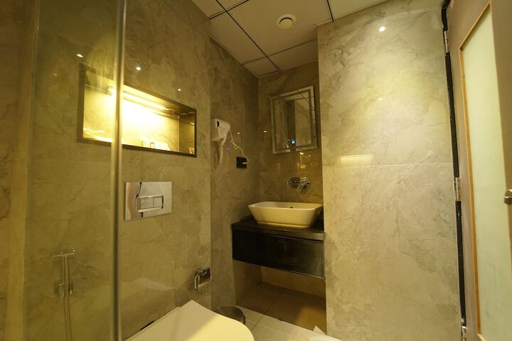 Room 10 of 35
