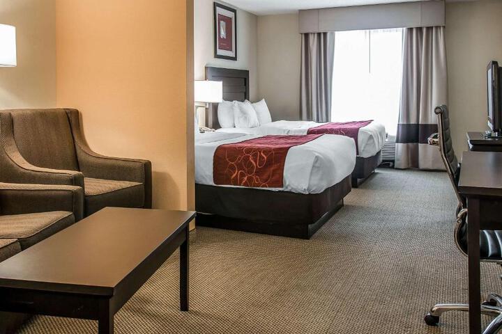 2 Queen Beds Suite (1 of 14)