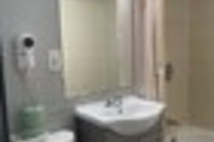 Room 32 of 39