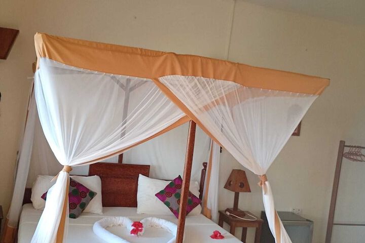 Room 2 of 75