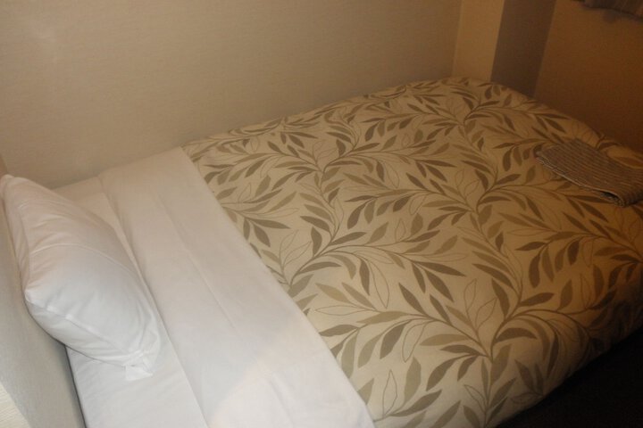 Room 6 of 63