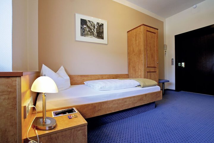 Room 10 of 51