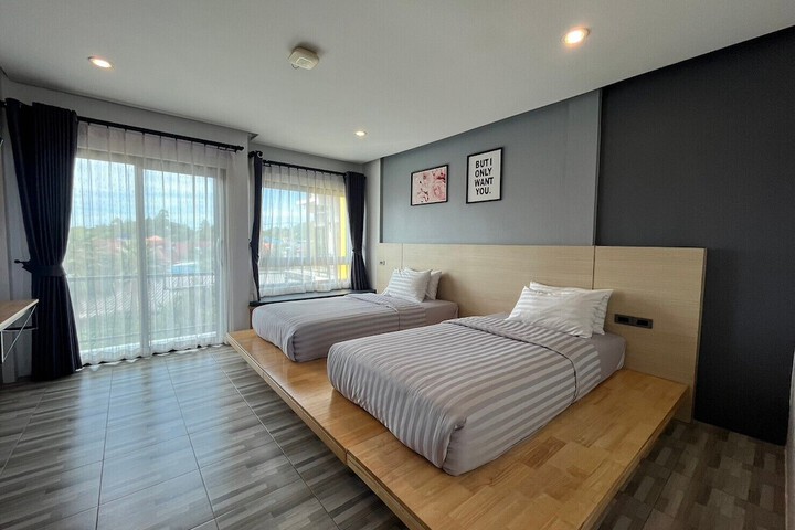 Room 17 of 33