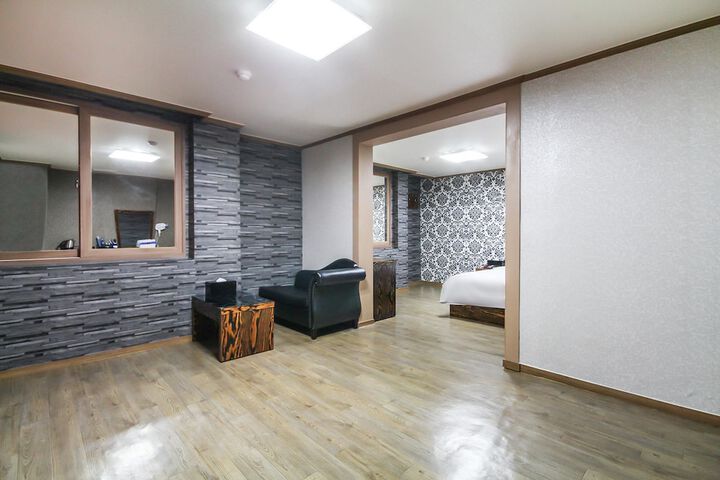 Room 9 of 57