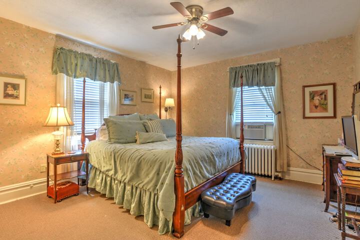 Room 10 of 48