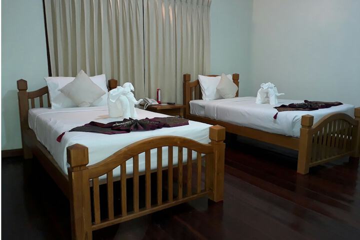 Room 4 of 36