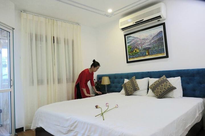 Room 5 of 32