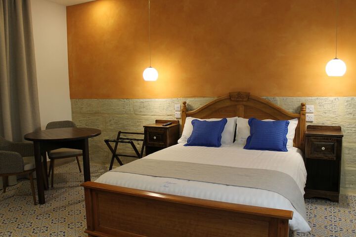 Room 2 of 75