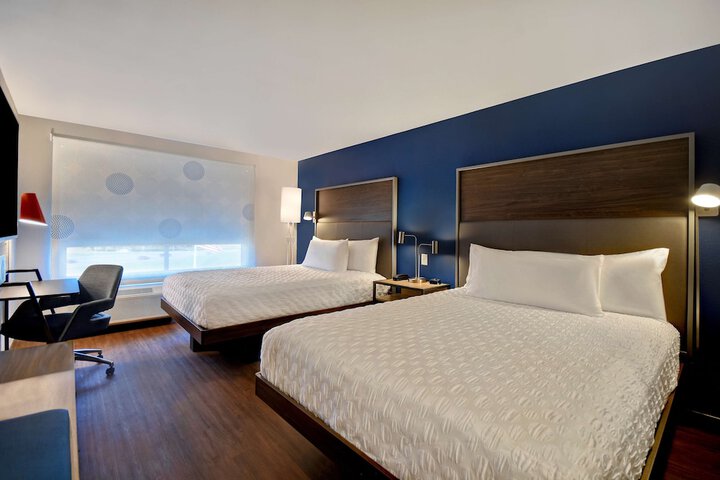 2 Queen Beds (11 of 18)