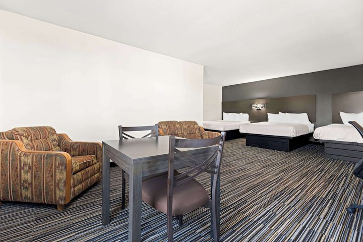 Room 21 of 34
