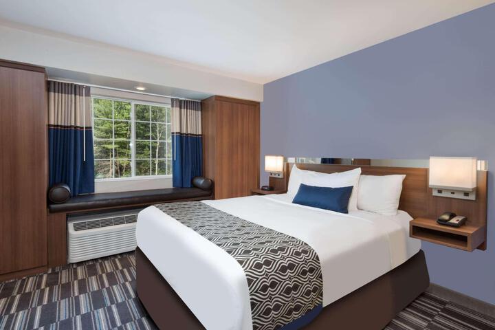 Basic 2 Queen Beds (3 of 9)