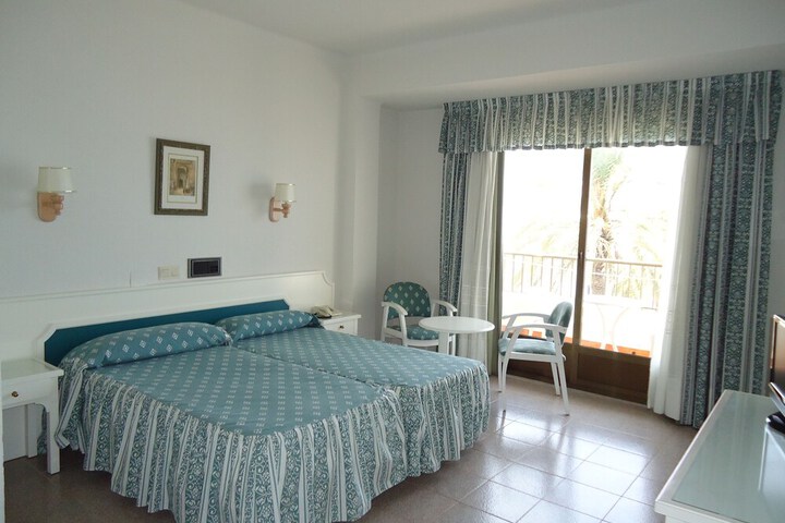 Room 5 of 34