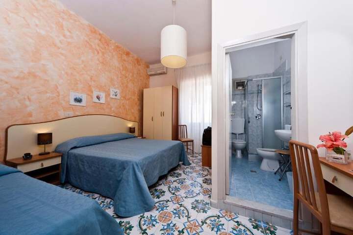 Room 10 of 70