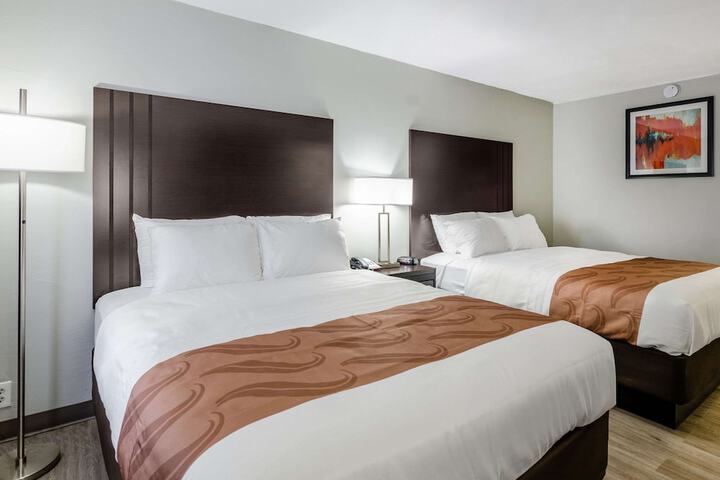 2 Queen Beds (3 of 11)