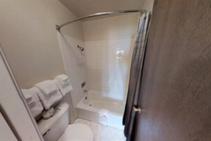 Room 3 of 21