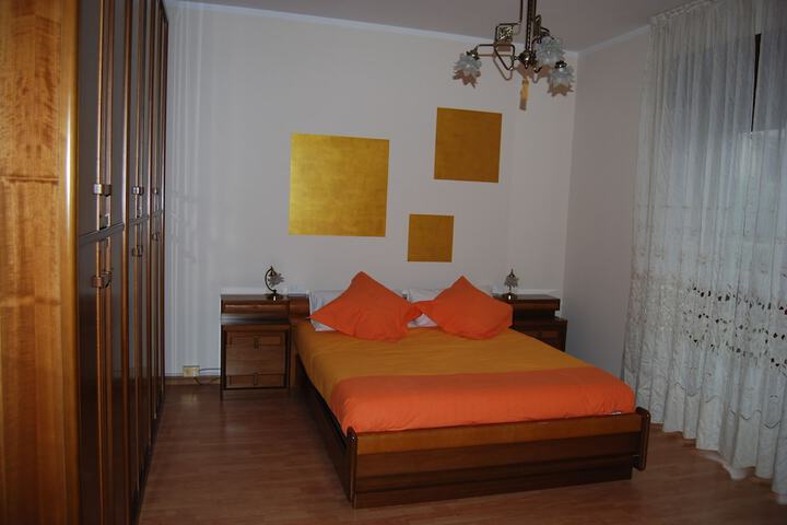 Room 9 of 33