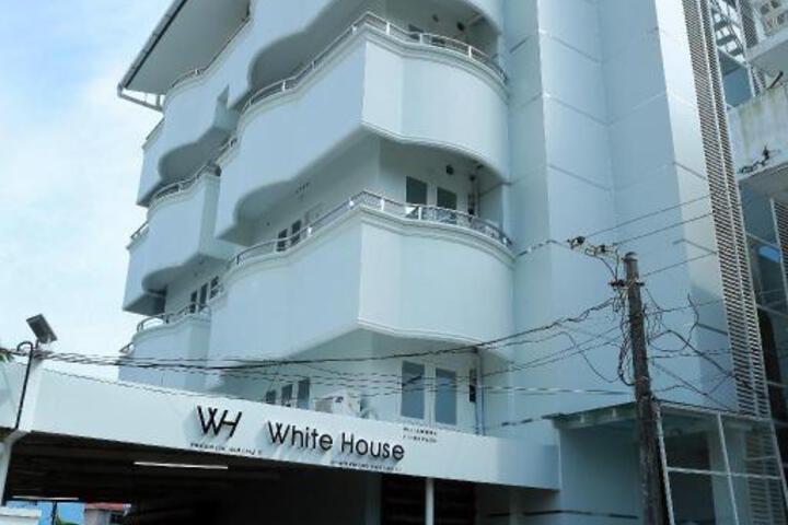 White House Inn