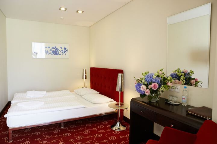 Room 4 of 42
