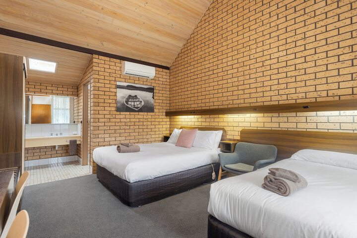 Room 10 of 73