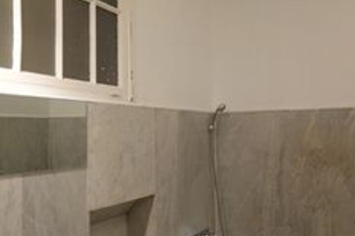 Room 4 of 18