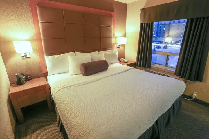 Room 33 of 110