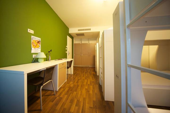 Room 10 of 27